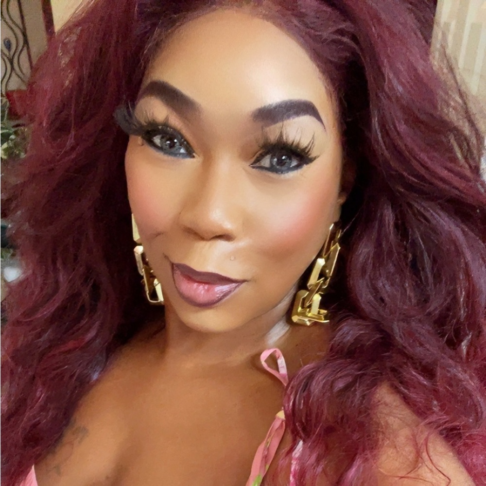 Meet your posher , Angela